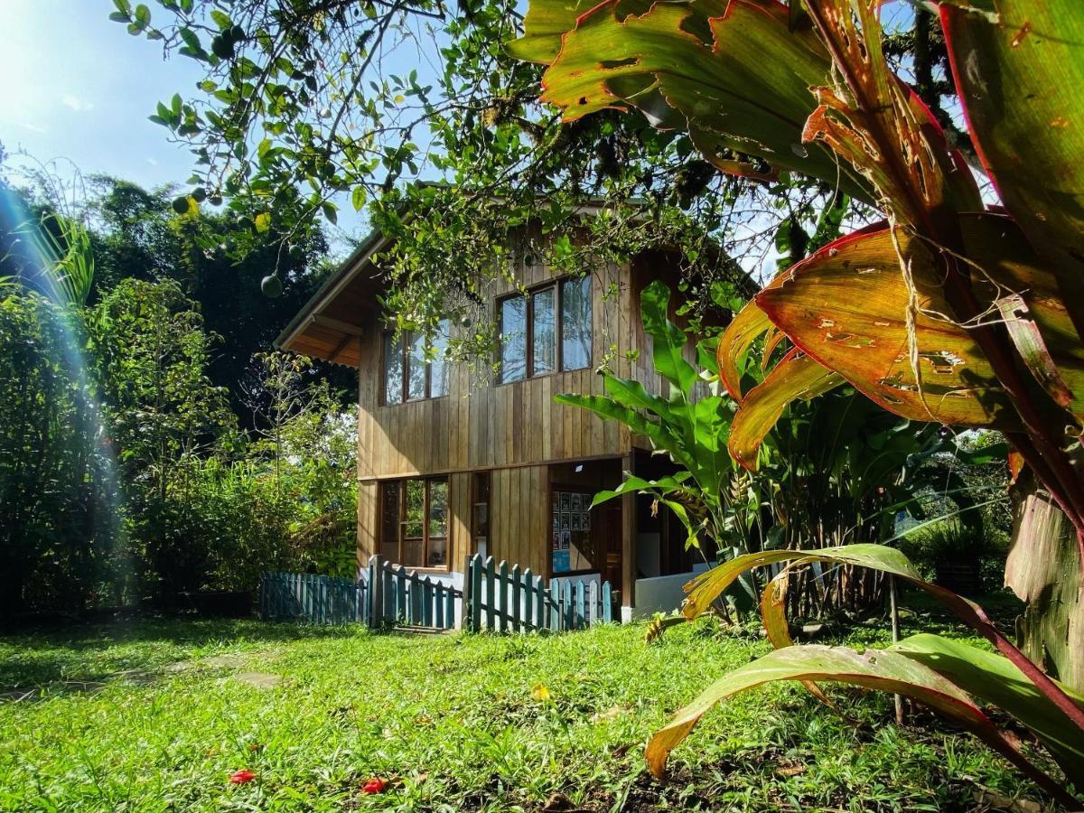 Inti Mindo Hostel Екстериор снимка